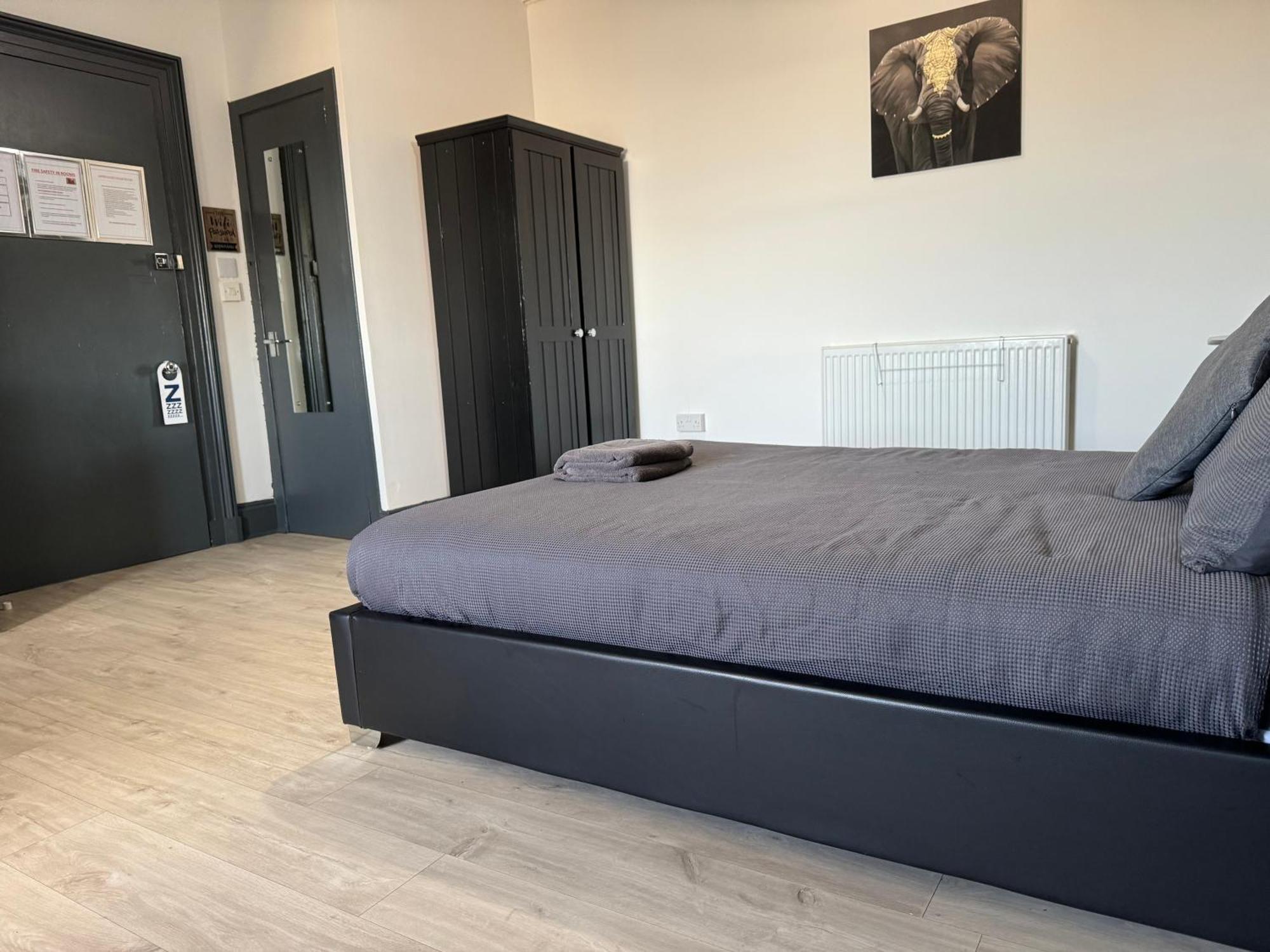 פטרהד Aspen Guest House מראה חיצוני תמונה